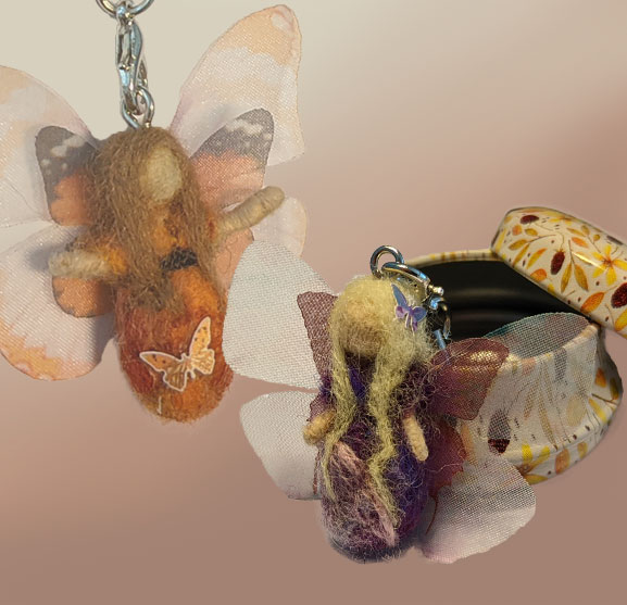 Schmuck aus Filz Wolle Waldorf Anhänger Fee Schmetterling butterfly fairy